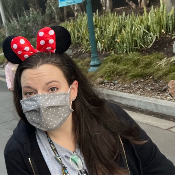 Meet your Posher, Liz - Picture 2 of 2